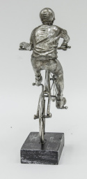 Figurka Kolarz robiący triki na rowerze 28x24x7