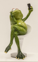 Figurka żaba robiąca selfie 18x12x10