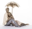 Figurka Para Zakochanych siedząca pod parasolem 15x18x11