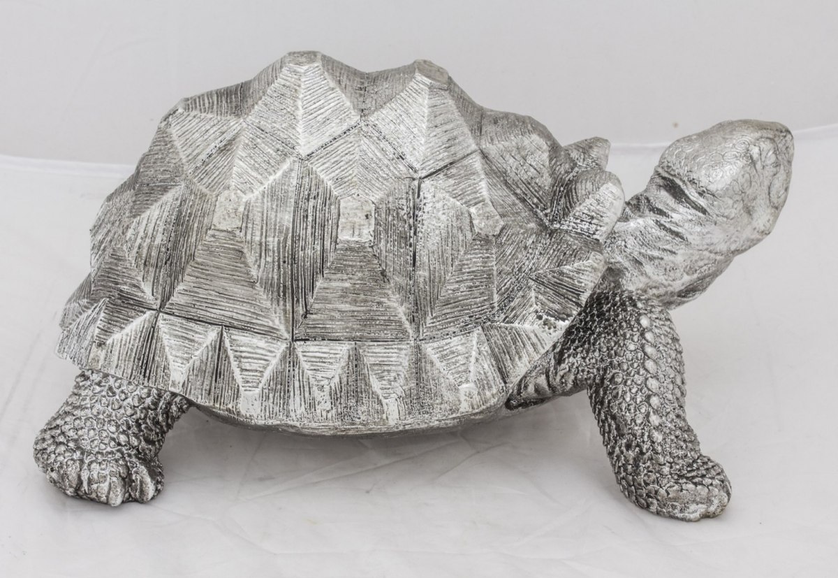 Figurka przedstawiająca srebrnego żółwia